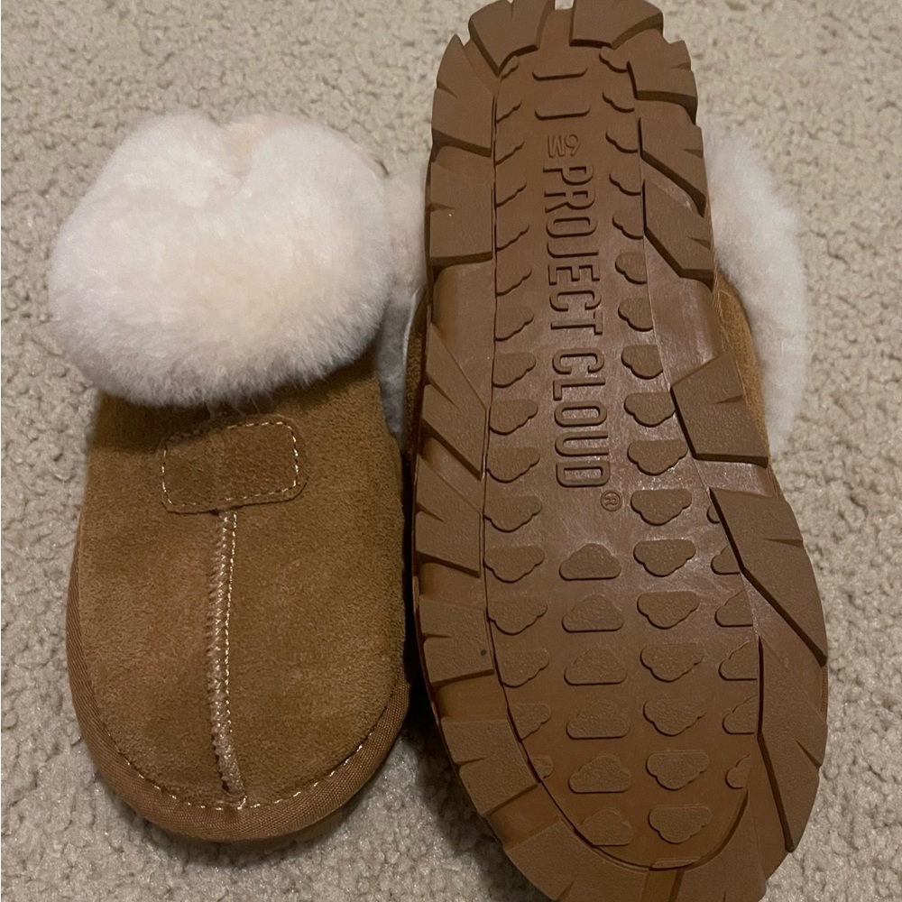 Tan Shoes with White Fur